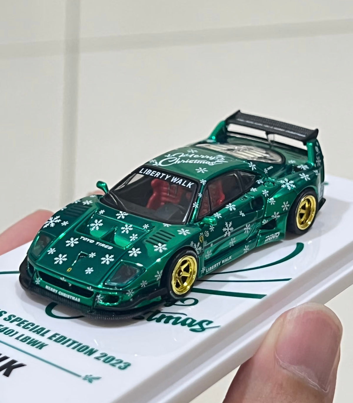 Inno64 1:64 Ferrari F40 LBWK Christmas Edition - Chase Variant