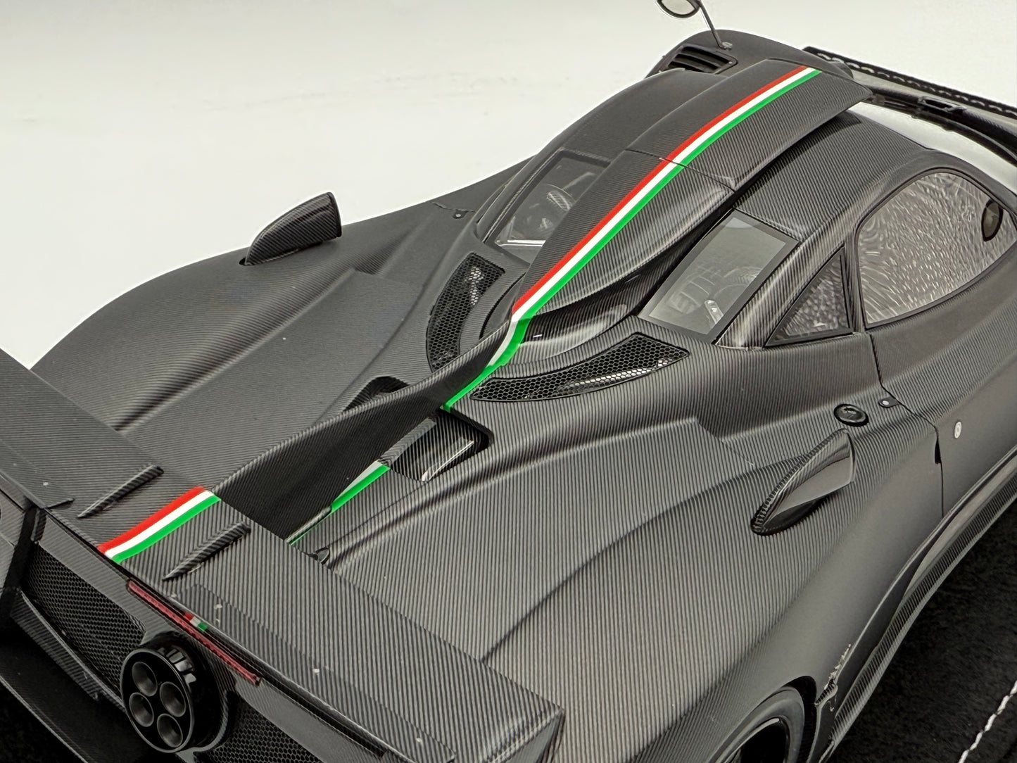 Henson & Heaven 1:18 Pagani Zonda Absolute