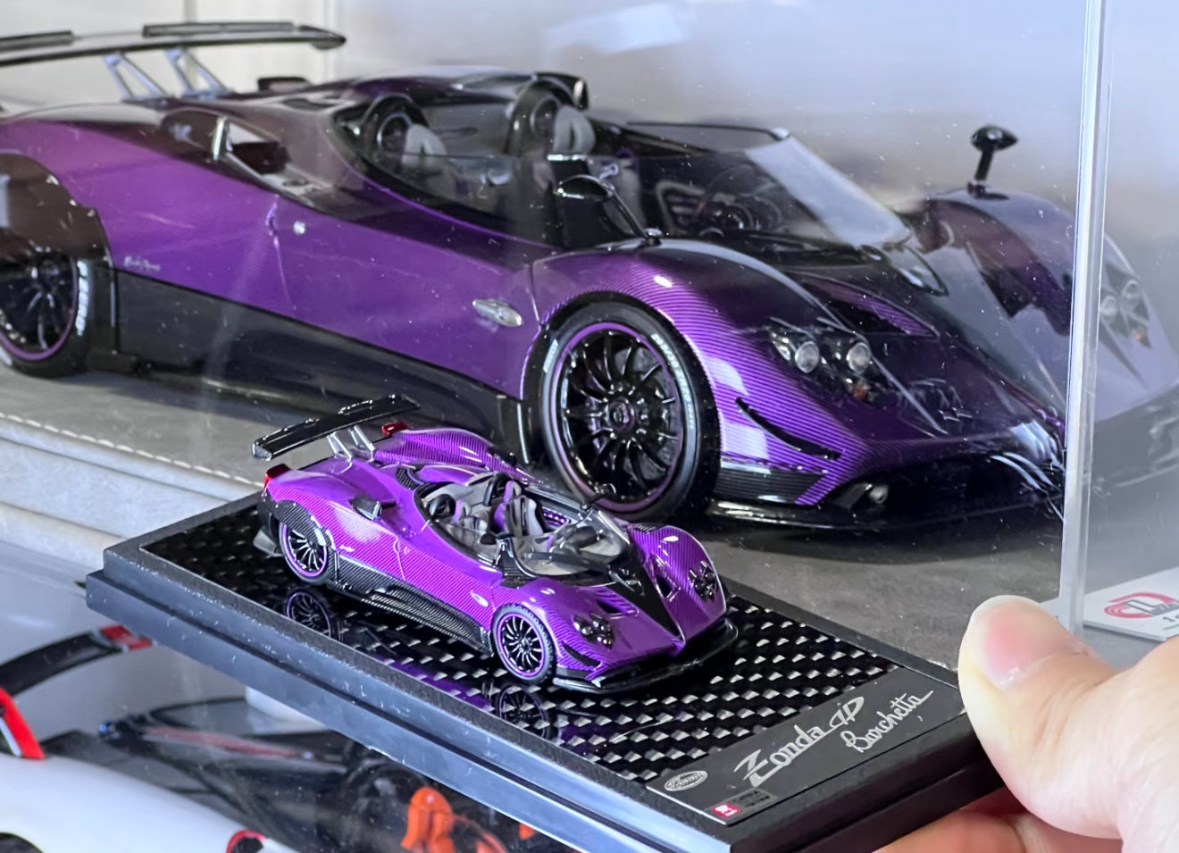 LCD 1:64 Pagani Zonda HP Barchetta (Metallic Purple)