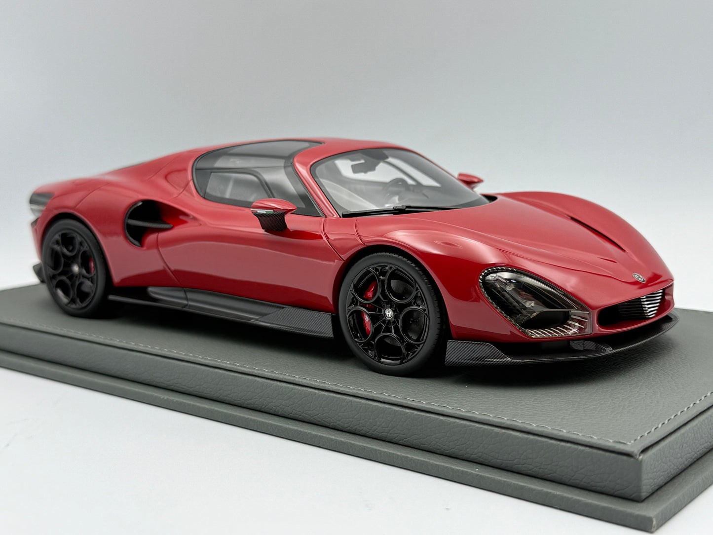 BBR 1:18 Alfa Romeo 33 Stradale (Rosso Alfa)