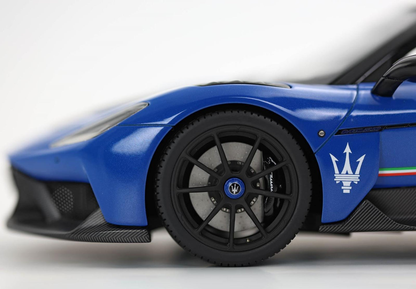 [PRE-ORDER] BBR 1:18 Maserati GT2 Stradale (Blu Infinito w/ Italian Stripes)