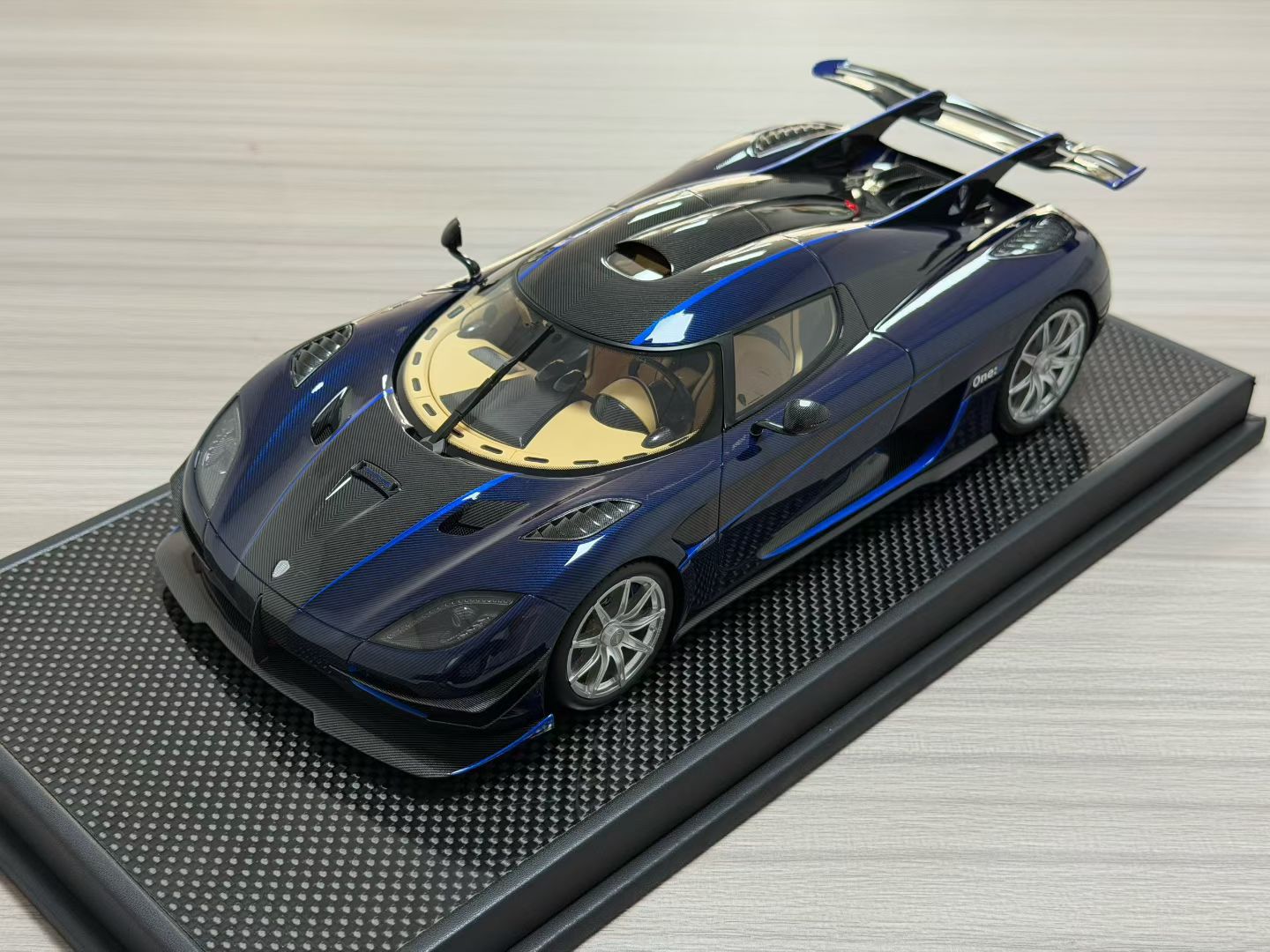 VMB 1:18 Koenigsegg One:1 (Blue Carbon + Star Wheel)