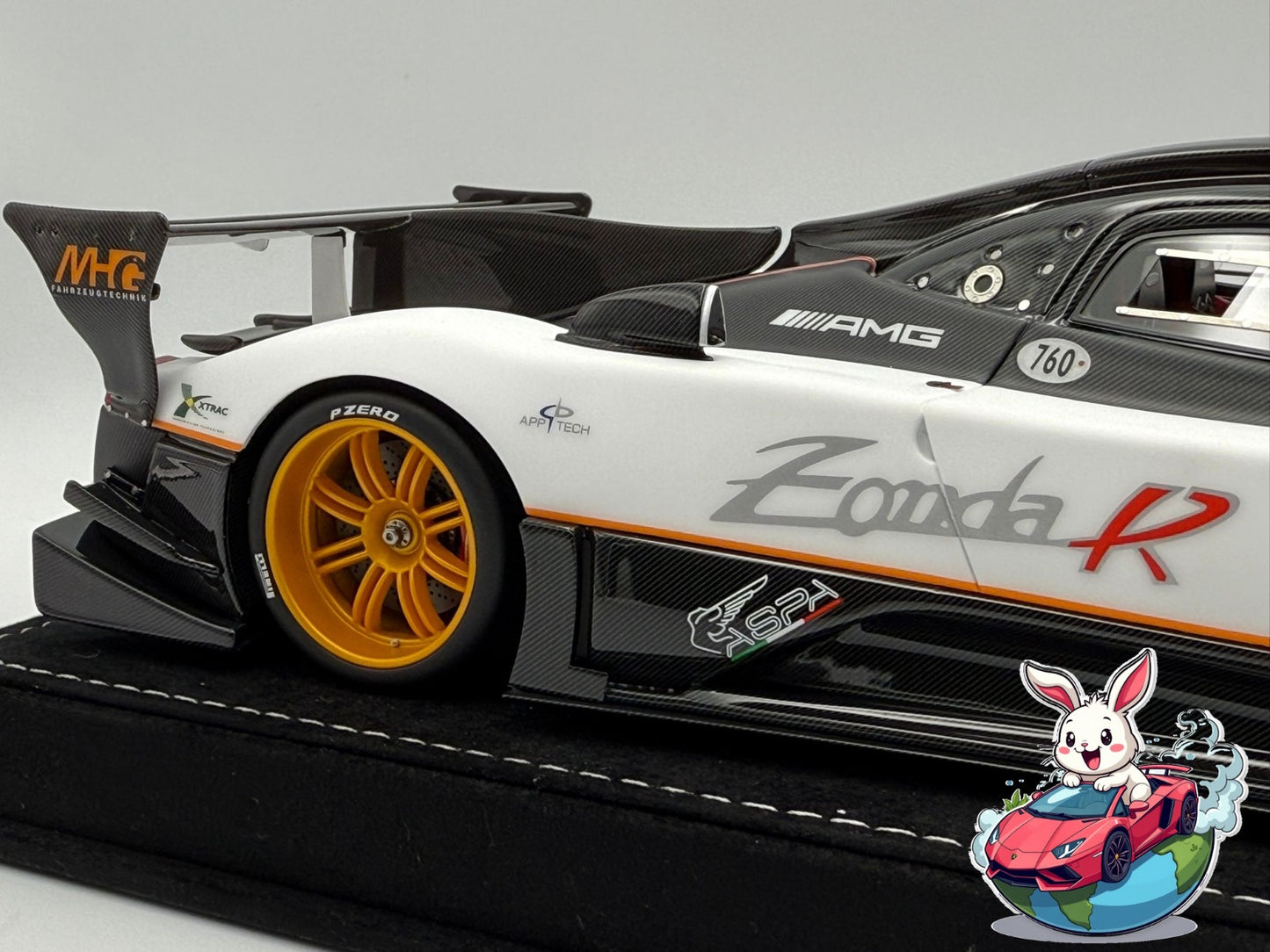 Henson & Heaven 1:18 Pagani Zonda R (White w/ Black Carbon)
