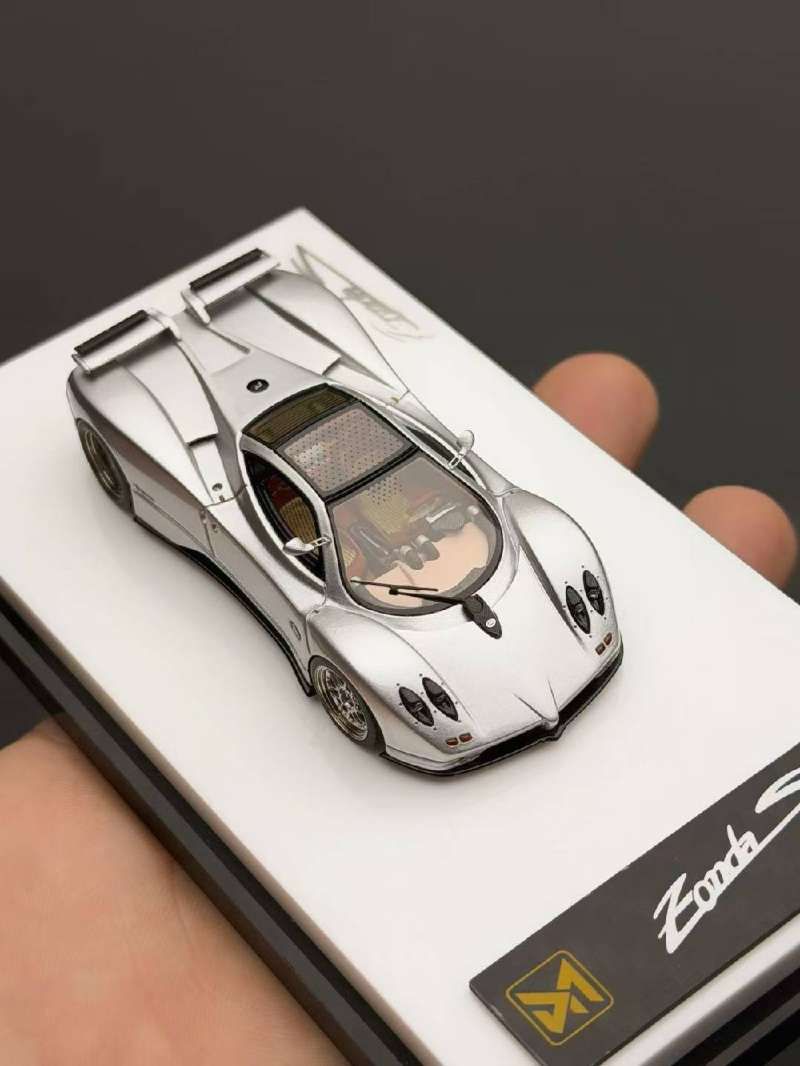 PREORDER DMY 1:64 Pagani Zonda S