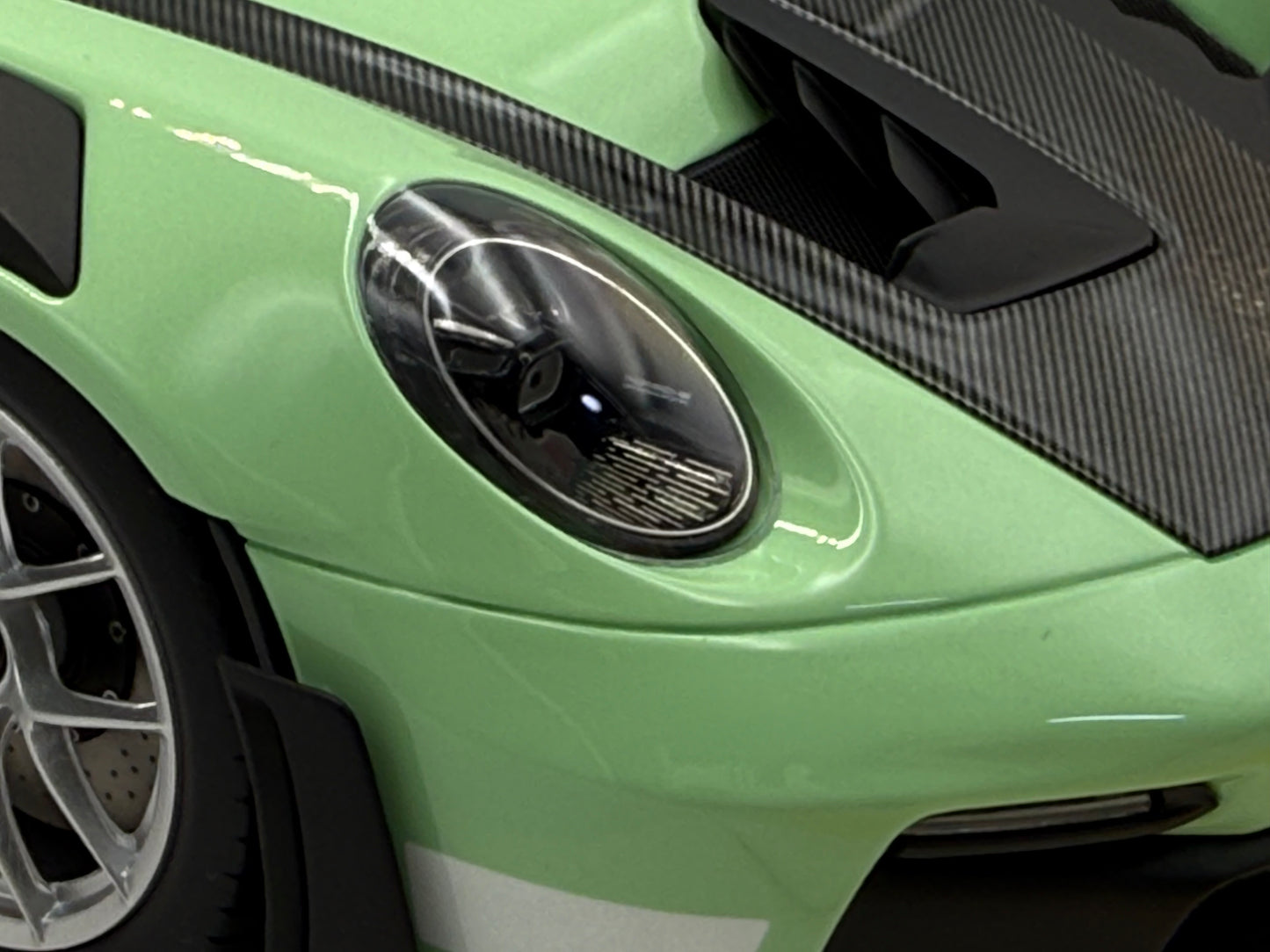 Fuelme Models 1:18 Porsche 992 GT3 RS Weissach Package (Avocado Green)