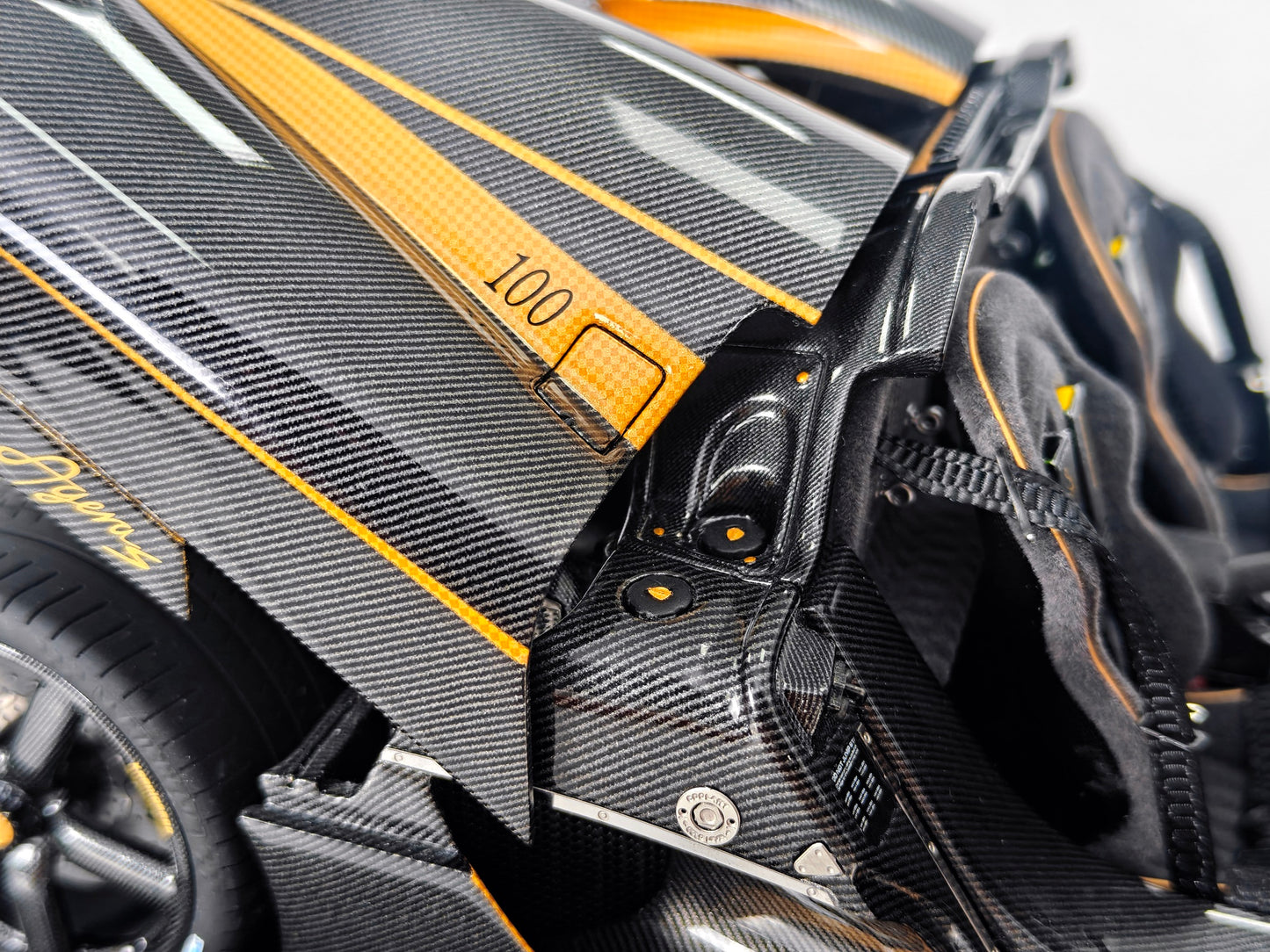 [PRE-ORDER] Frontiart 1:18 Koenigsegg Agera S Hundra