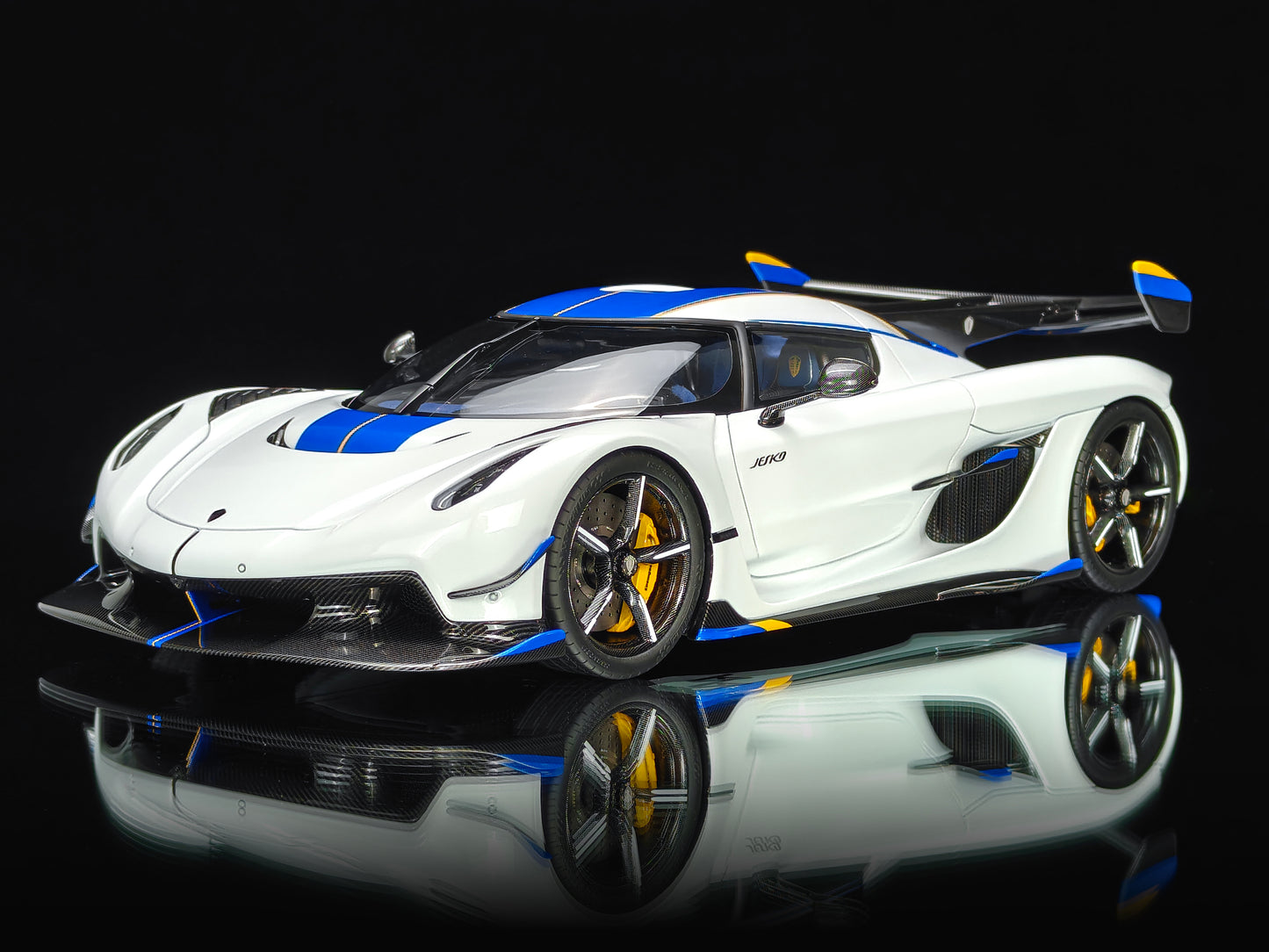 PREORDER Frontiart 1:18 Koenigsegg Jesko (Crystal White)