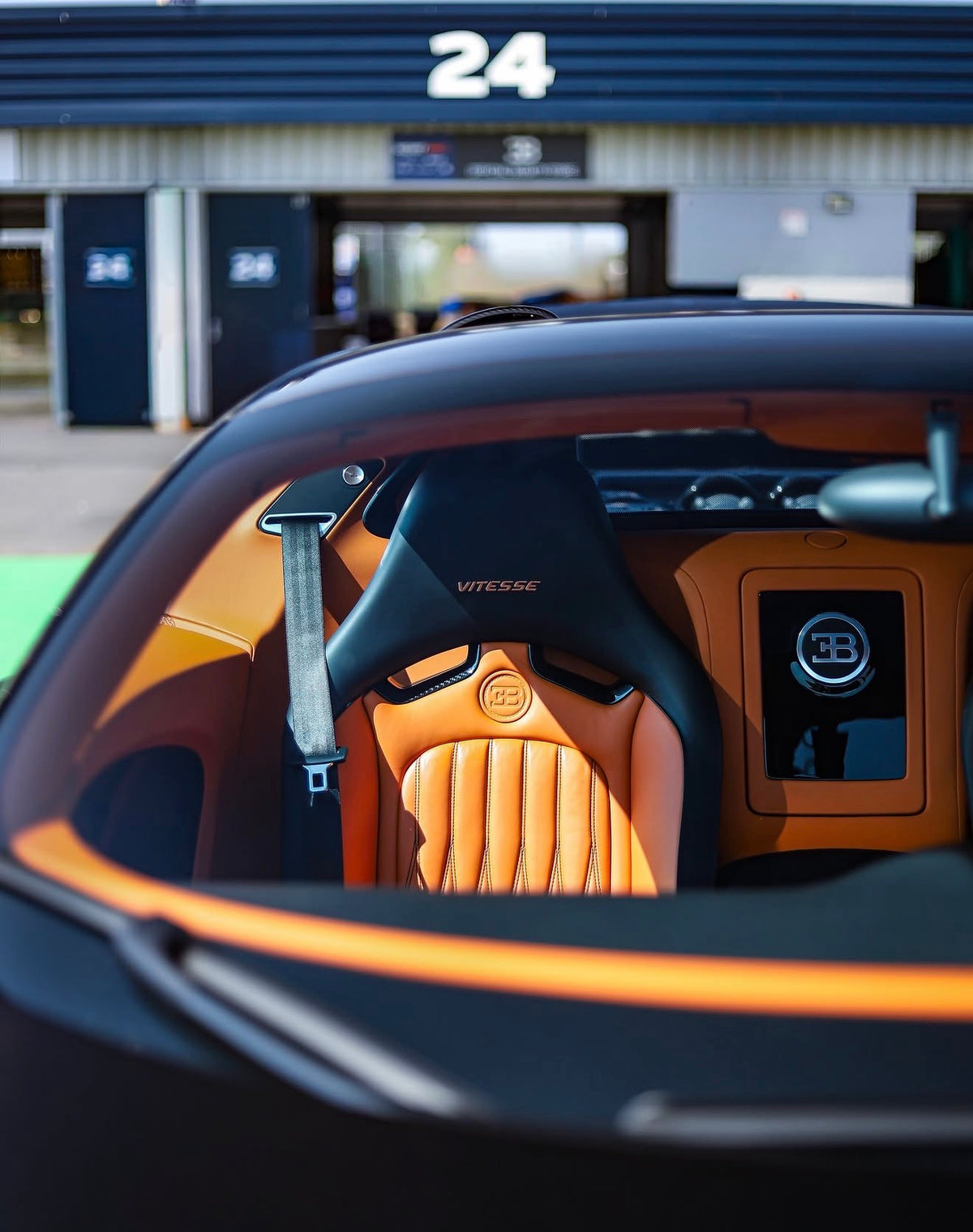 PREORDER 1:18 Bugatti Veyron Vitesse (Dark Blue Carbon Fiber)