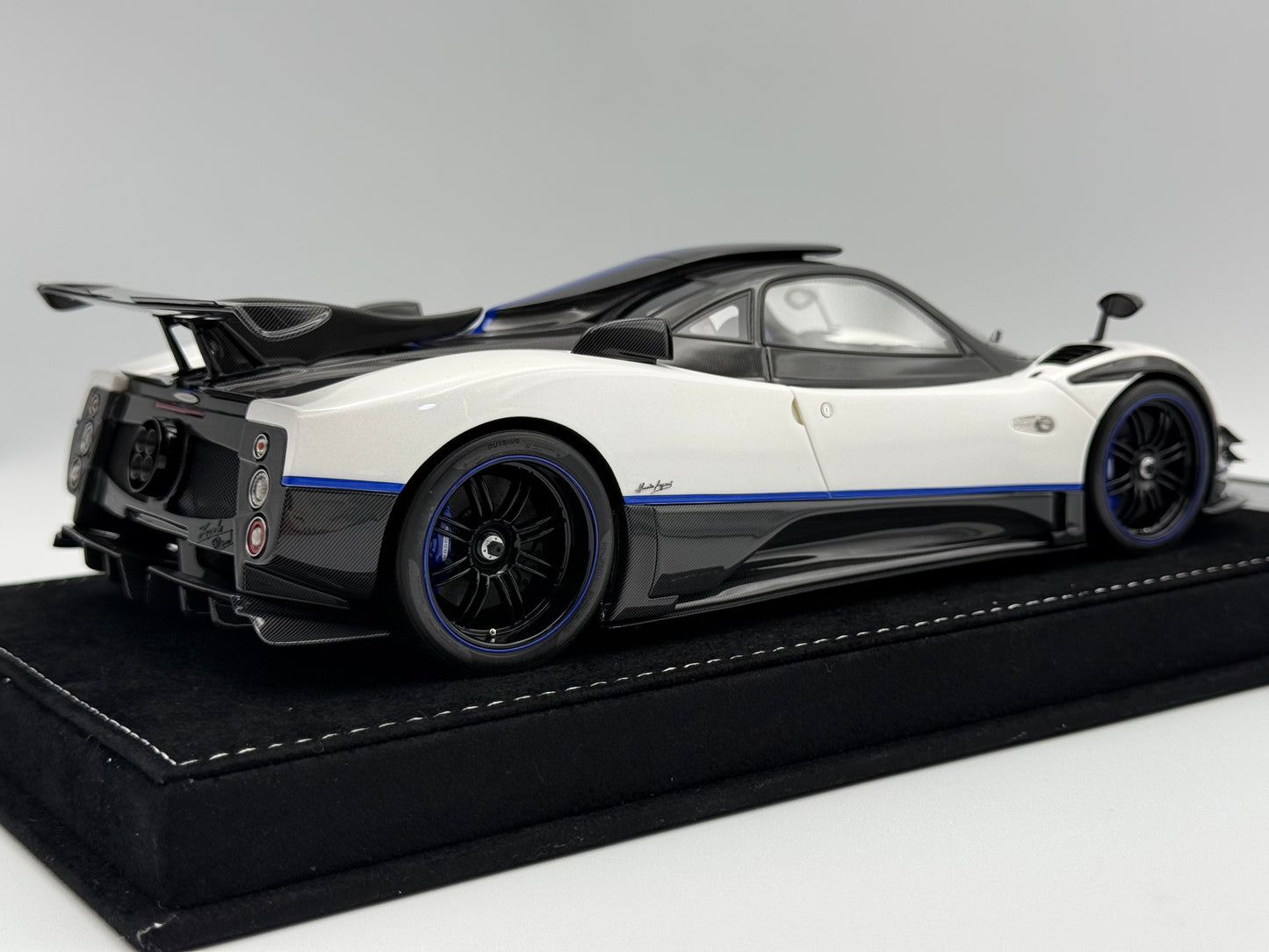 Henson & Heaven 1:18 Pagani Zonda 760 Riviera