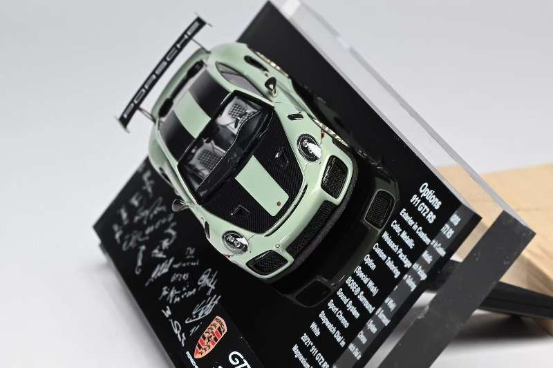 DMH 1:64 Porsche 911 GT2 RS (991) iCHEMO Exclusive