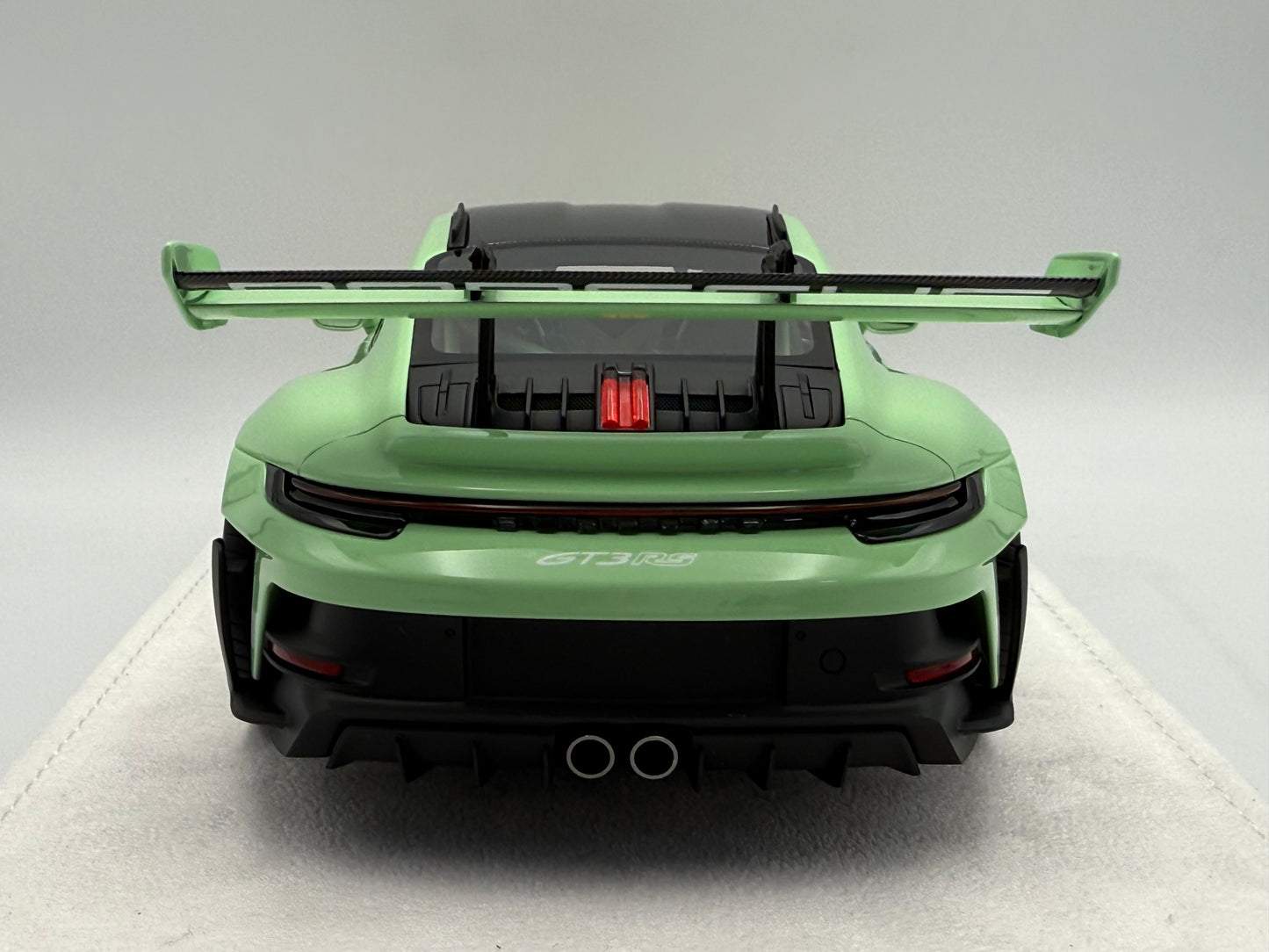 Fuelme Models 1:18 Porsche 992 GT3 RS Weissach Package (Avocado Green)