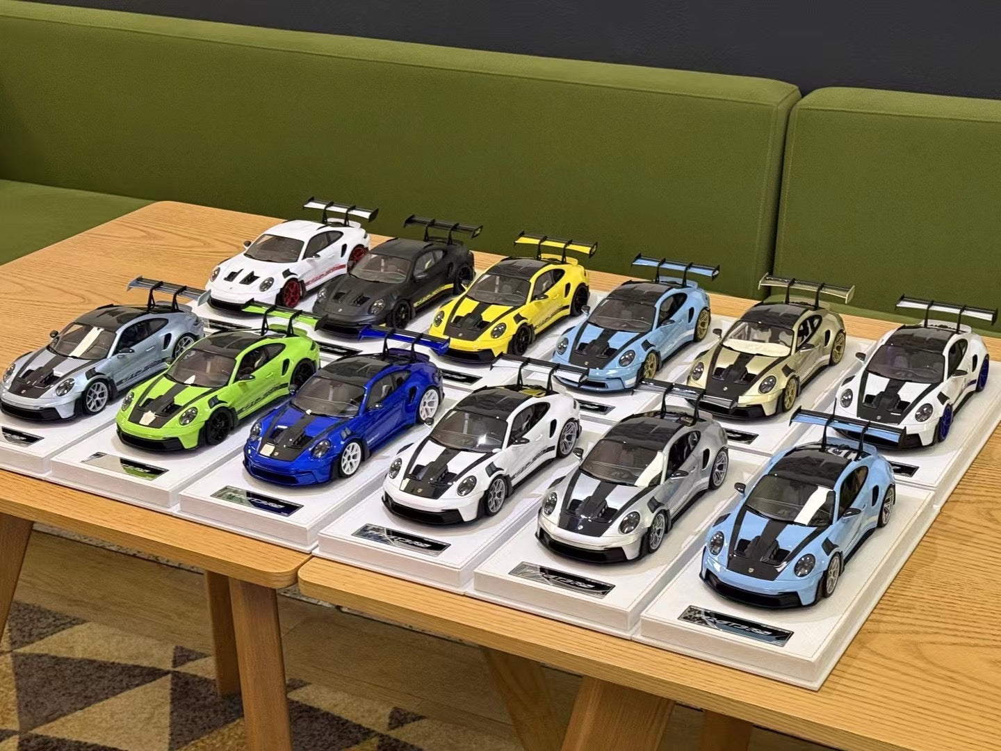 Henson & Heaven 1:18 Porsche 911 992 GT3 RS