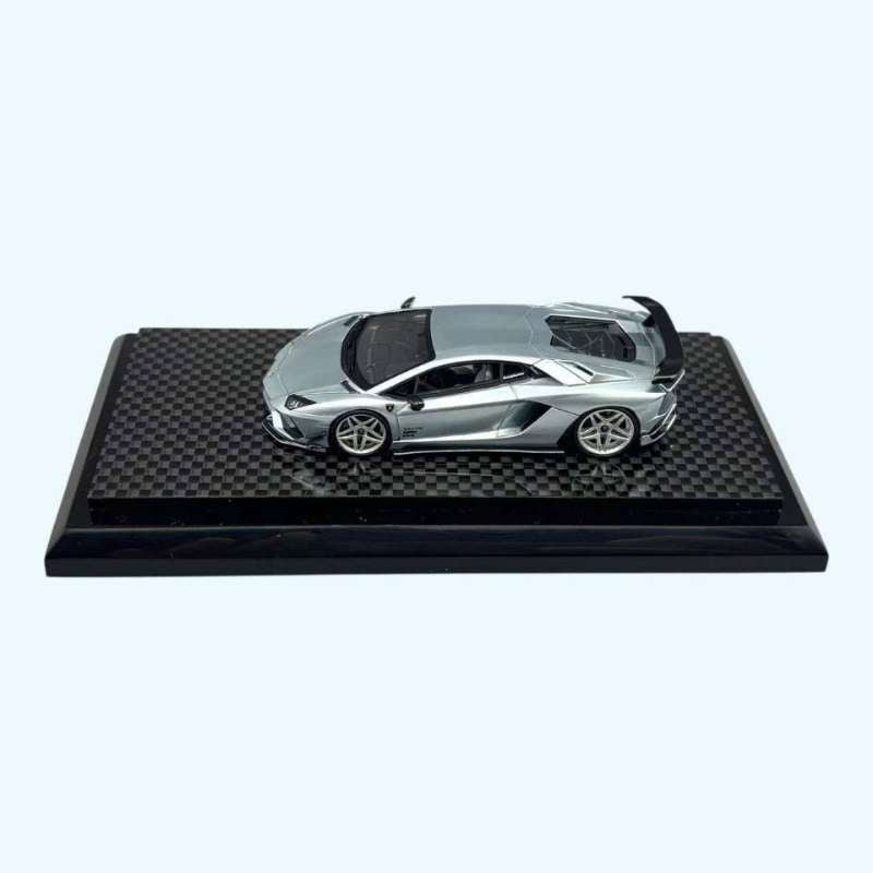 PREORDER YM Model 1:64 Lamborghini Aventador S ‘Rowen’ (Ice Blue)