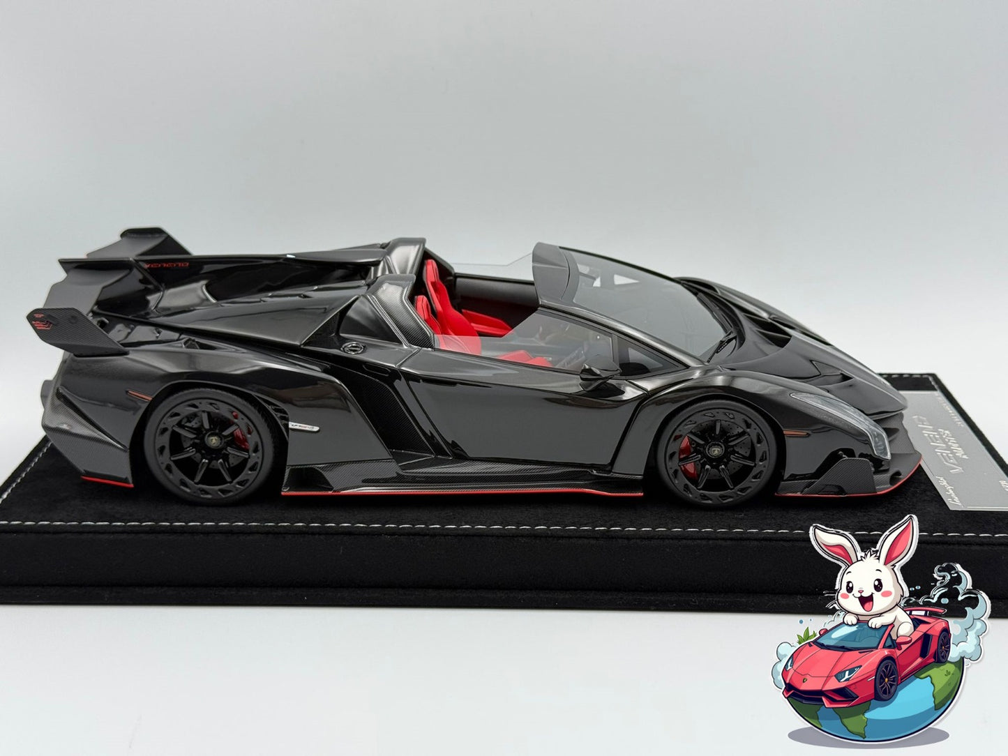 Henson & Heaven 1:18 Lamborghini Veneno Roadster (Diamond Black)