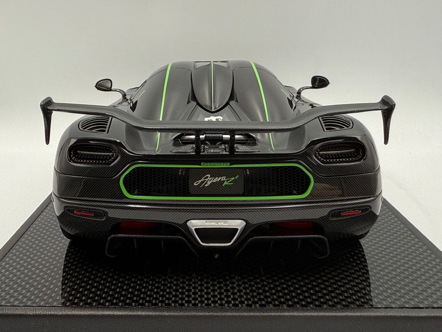 VMB 1:18 Koenigsegg Agera R+ (Carbon Fiber/Green)