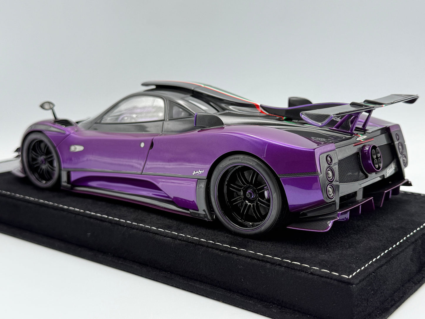 Henson & Heaven 1:18 Pagani Zonda 760 Viola