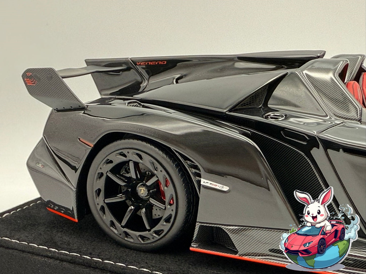 Henson & Heaven 1:18 Lamborghini Veneno Roadster (Diamond Black)