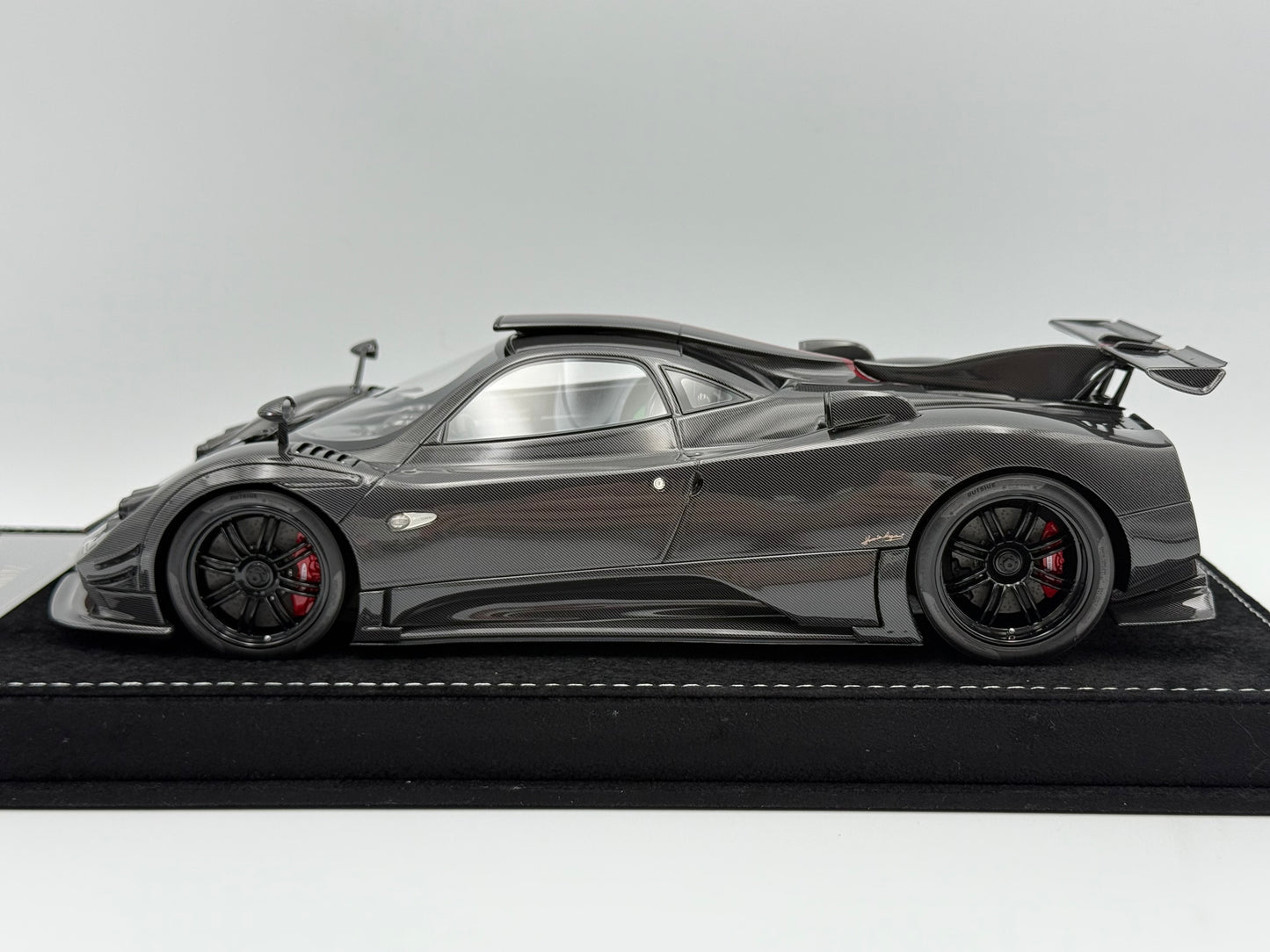 Henson & Heaven 1:18 Pagani Zonda KAQ