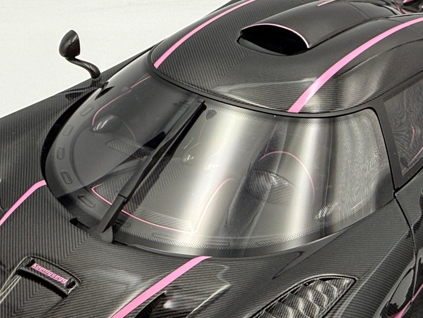 PREORDER VMB 1:18 Koenigsegg One:1 JC (Carbon/Pink)