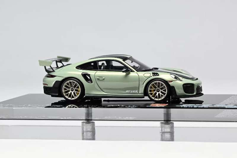 DMH 1:64 Porsche 911 GT2 RS (991) iCHEMO Exclusive