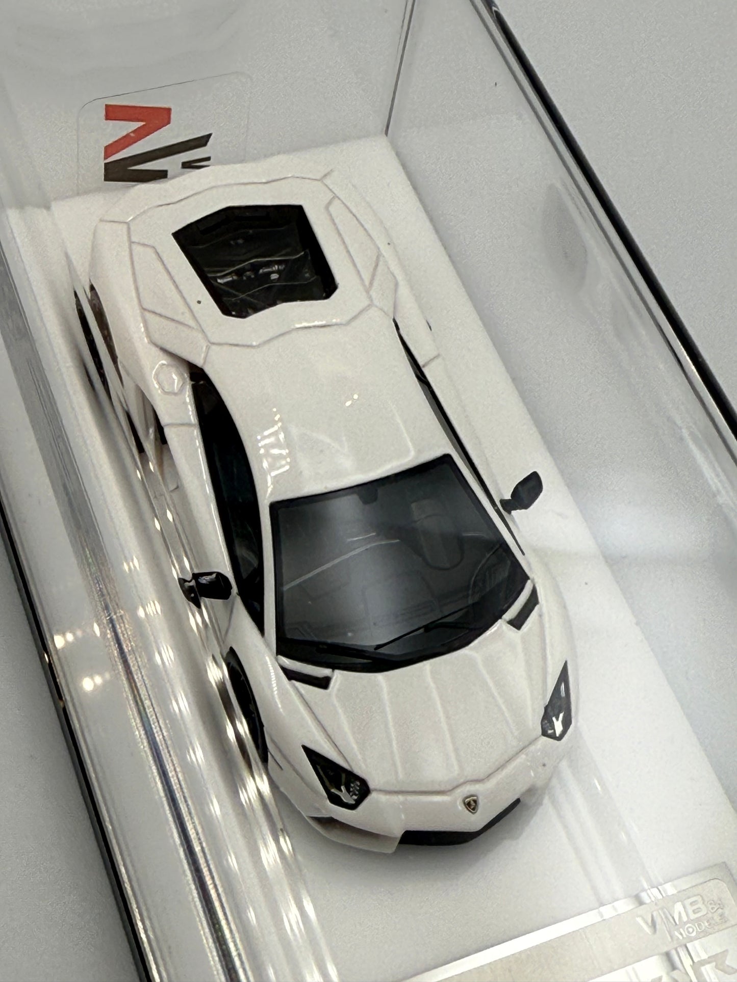 VMB 1:64 Lamborghini Aventador LP700-4 (White)
