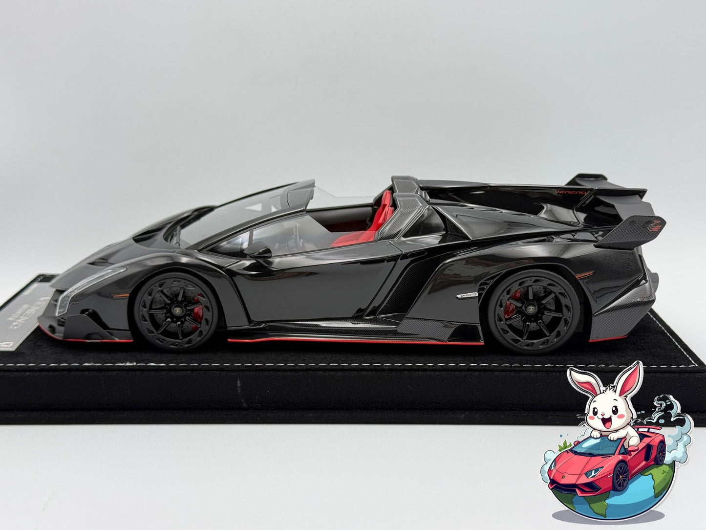 Henson & Heaven 1:18 Lamborghini Veneno Roadster (Diamond Black)