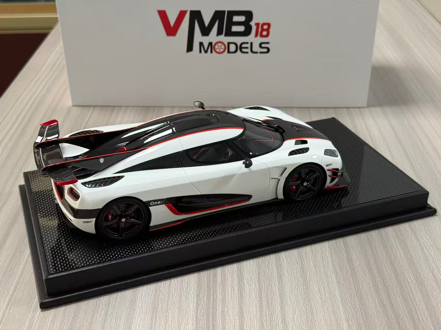 PREORDER VMB 1:18 Koenigsegg One:1 (White/Red)
