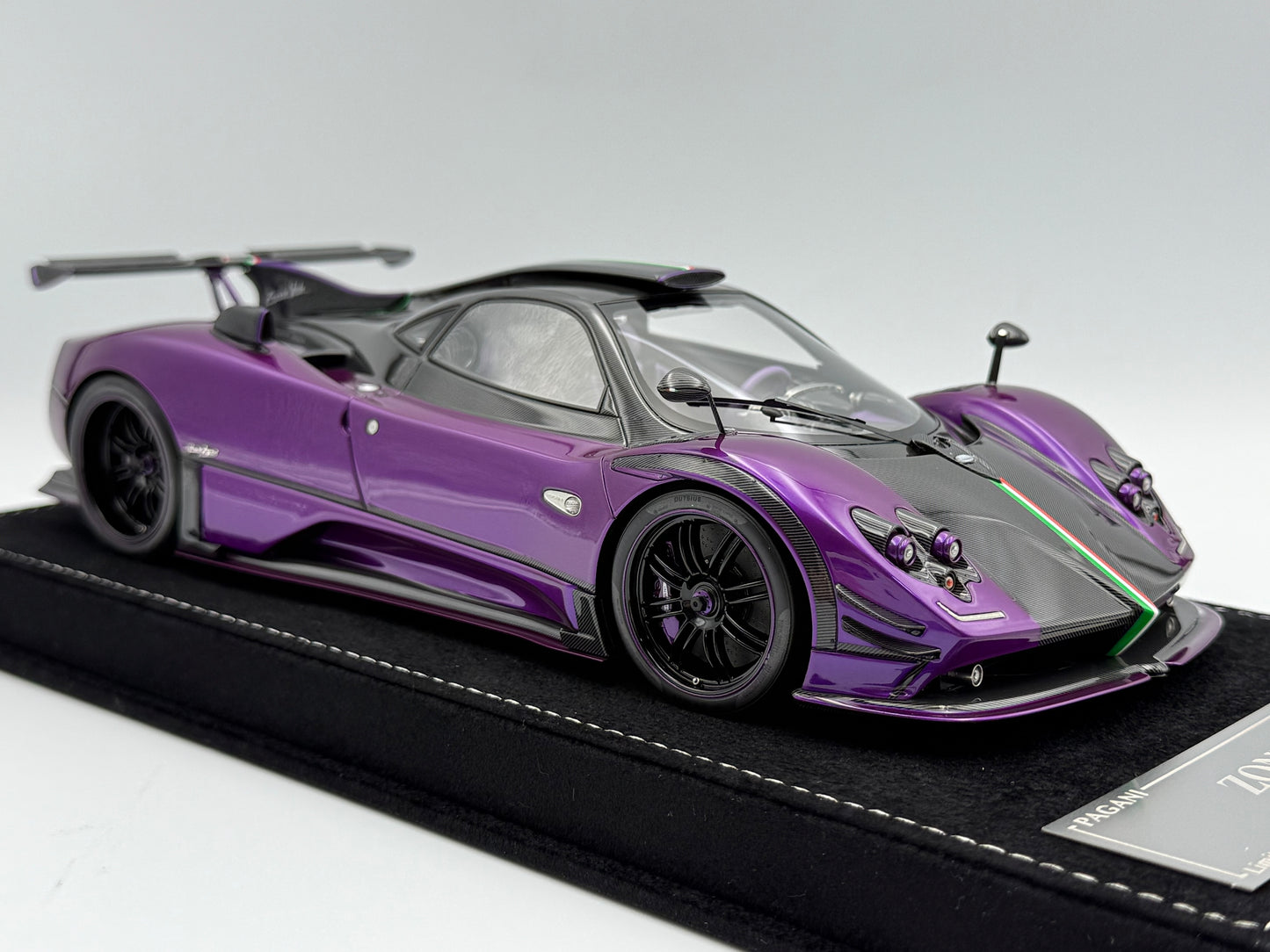 Henson & Heaven 1:18 Pagani Zonda 760 Viola