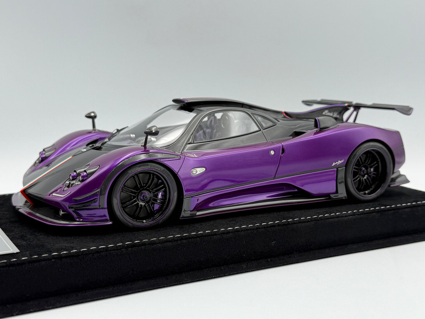 Henson & Heaven 1:18 Pagani Zonda 760 Viola