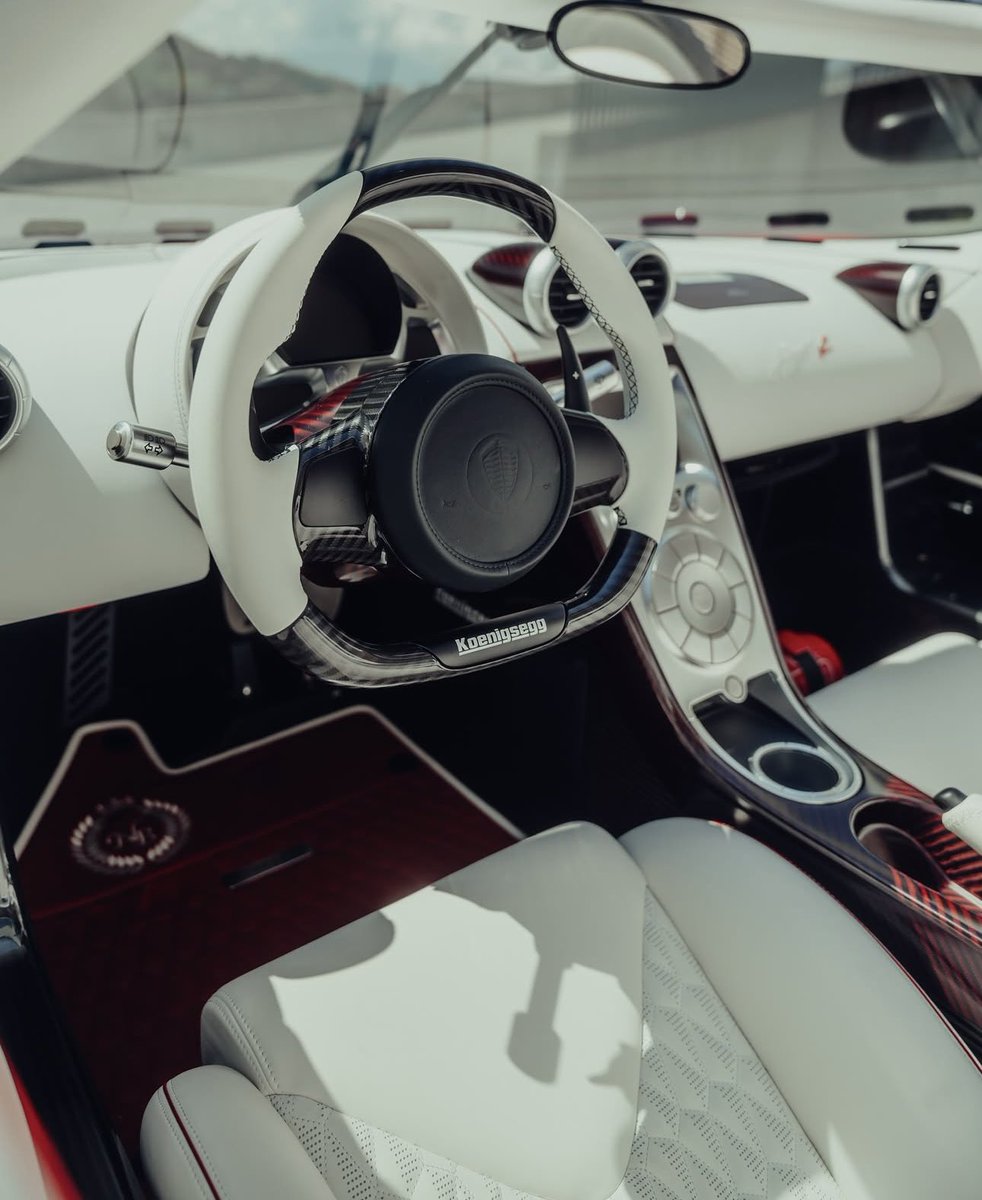 PREORDER VMB x Miniature Planet 1:18 Koenigsegg Agera R (Candy Red)