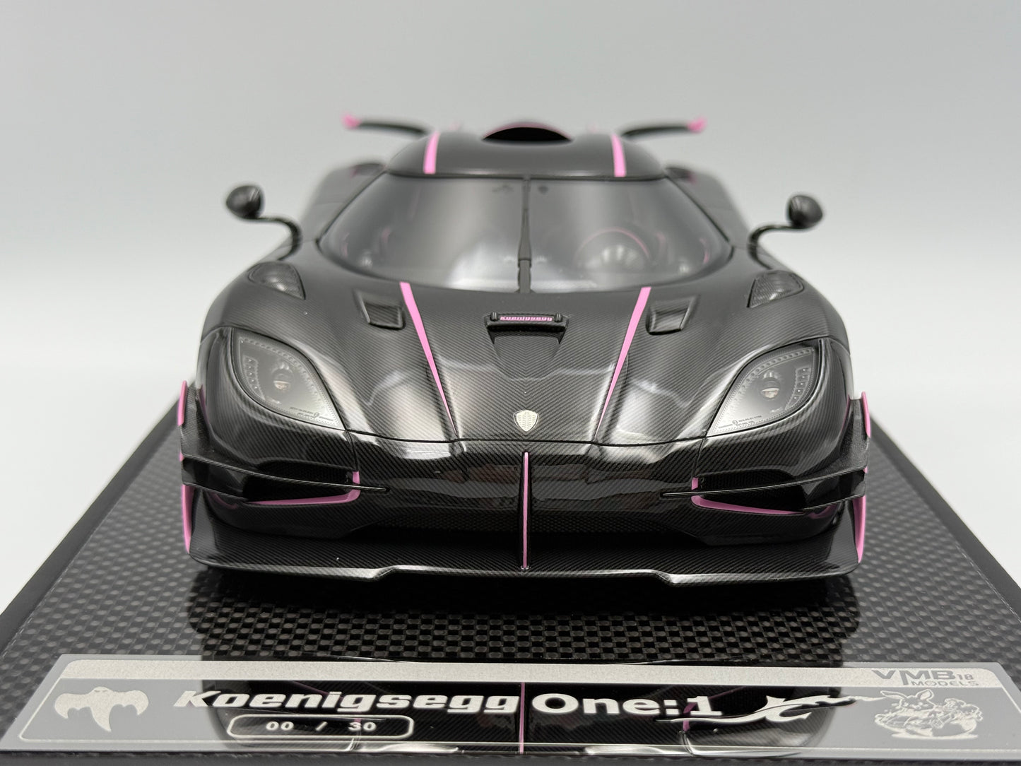 PREORDER VMB 1:18 Koenigsegg One:1 JC (Carbon/Pink)