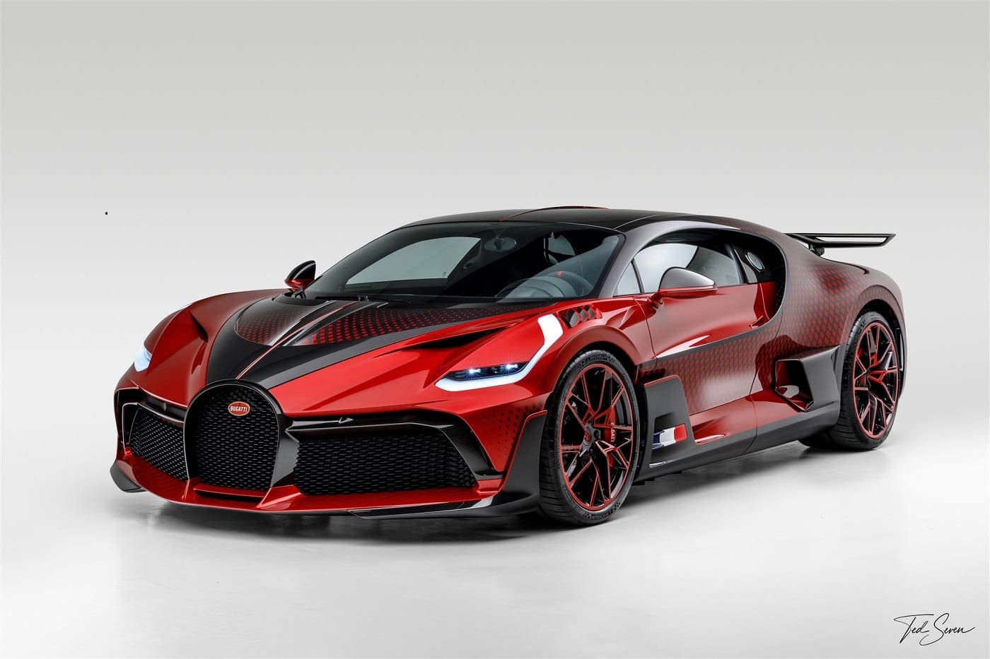 PREORDER HH Model 1:18 Bugatti Divo 'Ladybug'