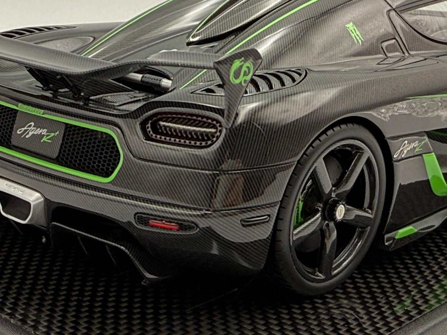 VMB 1:18 Koenigsegg Agera R+ (Carbon Fiber/Green)