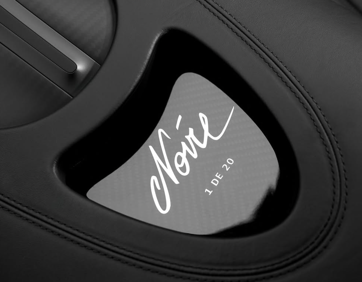 PREORDER 1:18 Bugatti Chiron Sport Noire