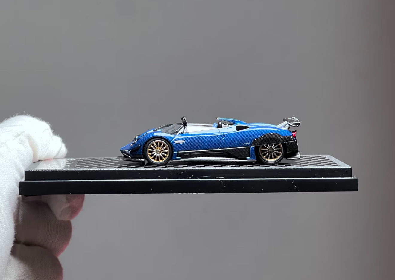 LCD 1:64 Pagani Zonda HP Barchetta (Blue)