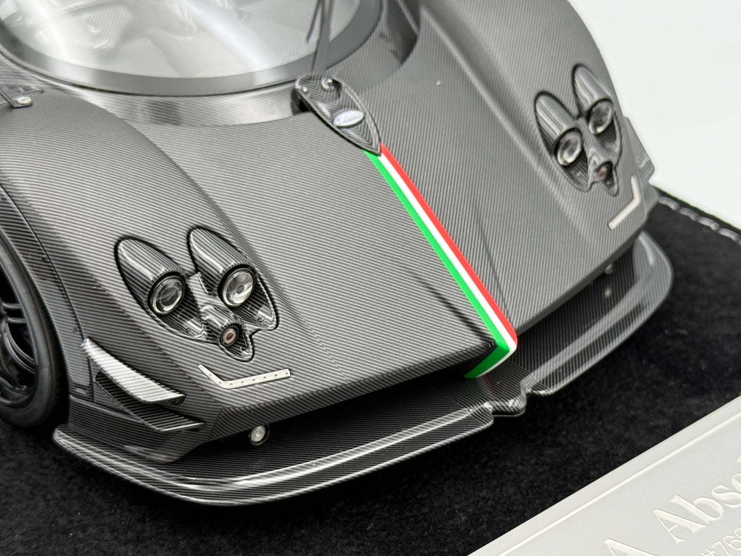 Henson & Heaven 1:18 Pagani Zonda Absolute