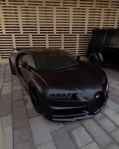 PREORDER 1:18 Bugatti Chiron Sport Noire