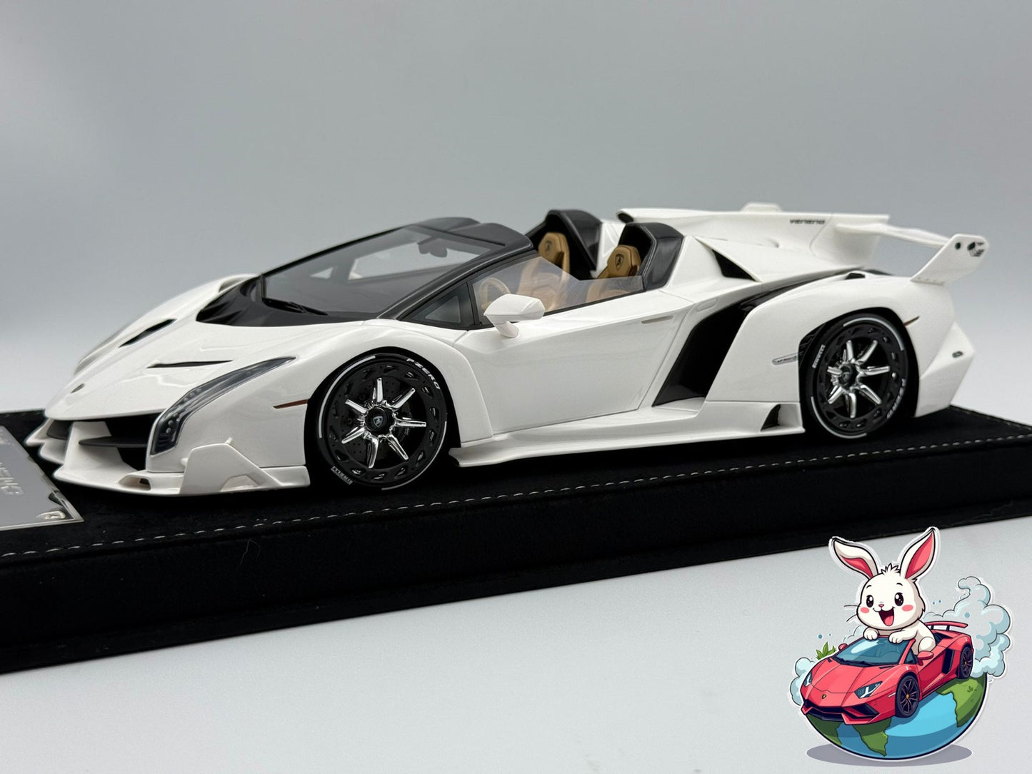 Henson & Heaven 1:18 Lamborghini Veneno Roadster (Ivory White)