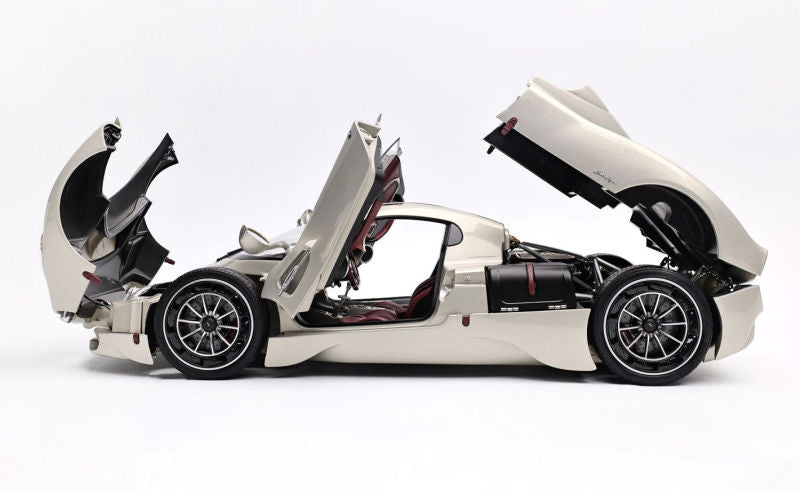 PREORDER LCD 1:18 Pagani Utopia