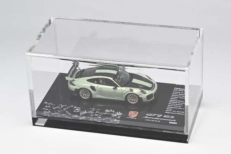DMH 1:64 Porsche 911 GT2 RS (991) iCHEMO Exclusive