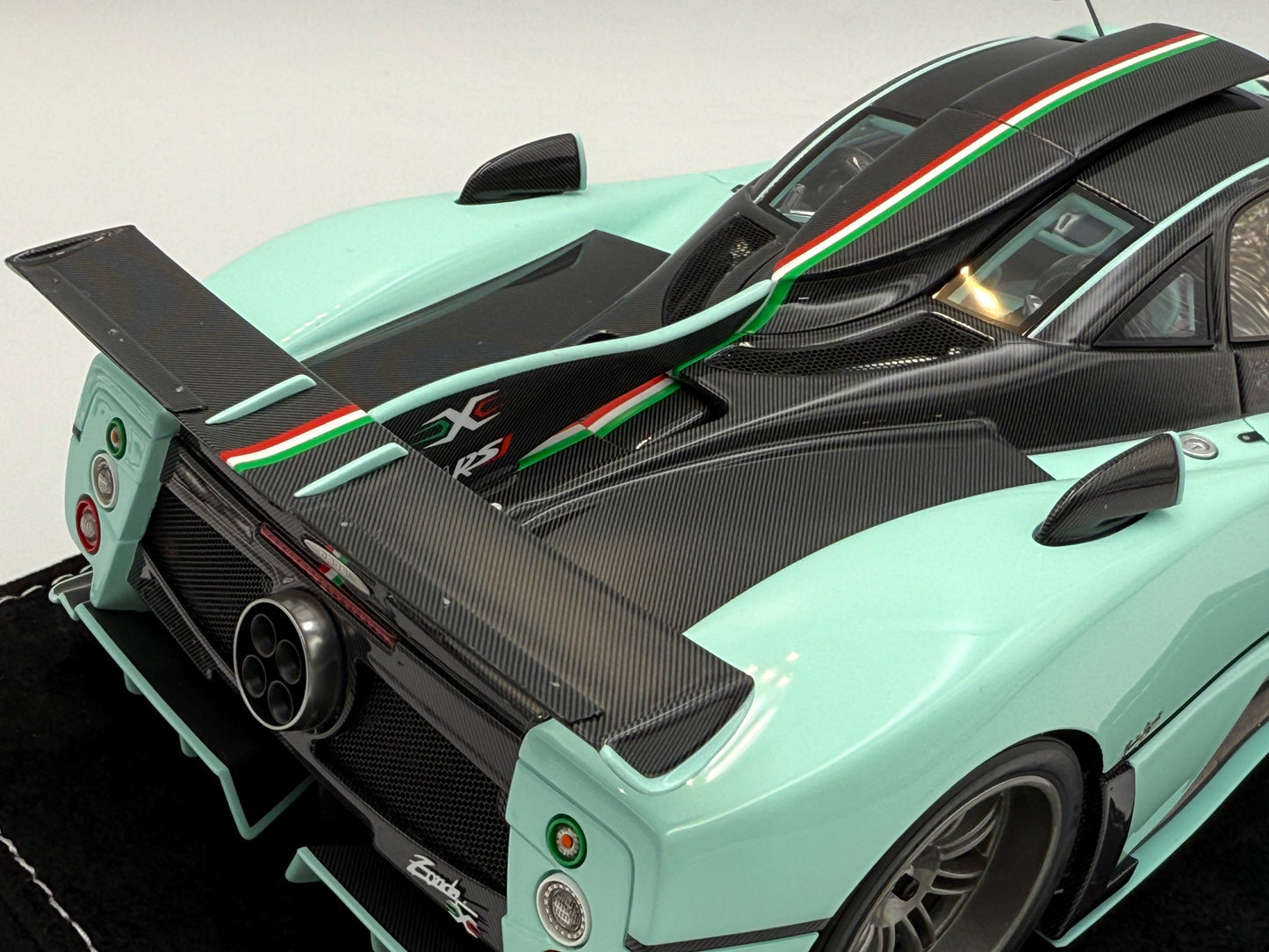 Henson & Heaven 1:18 Pagani Zonda 760 RSJX