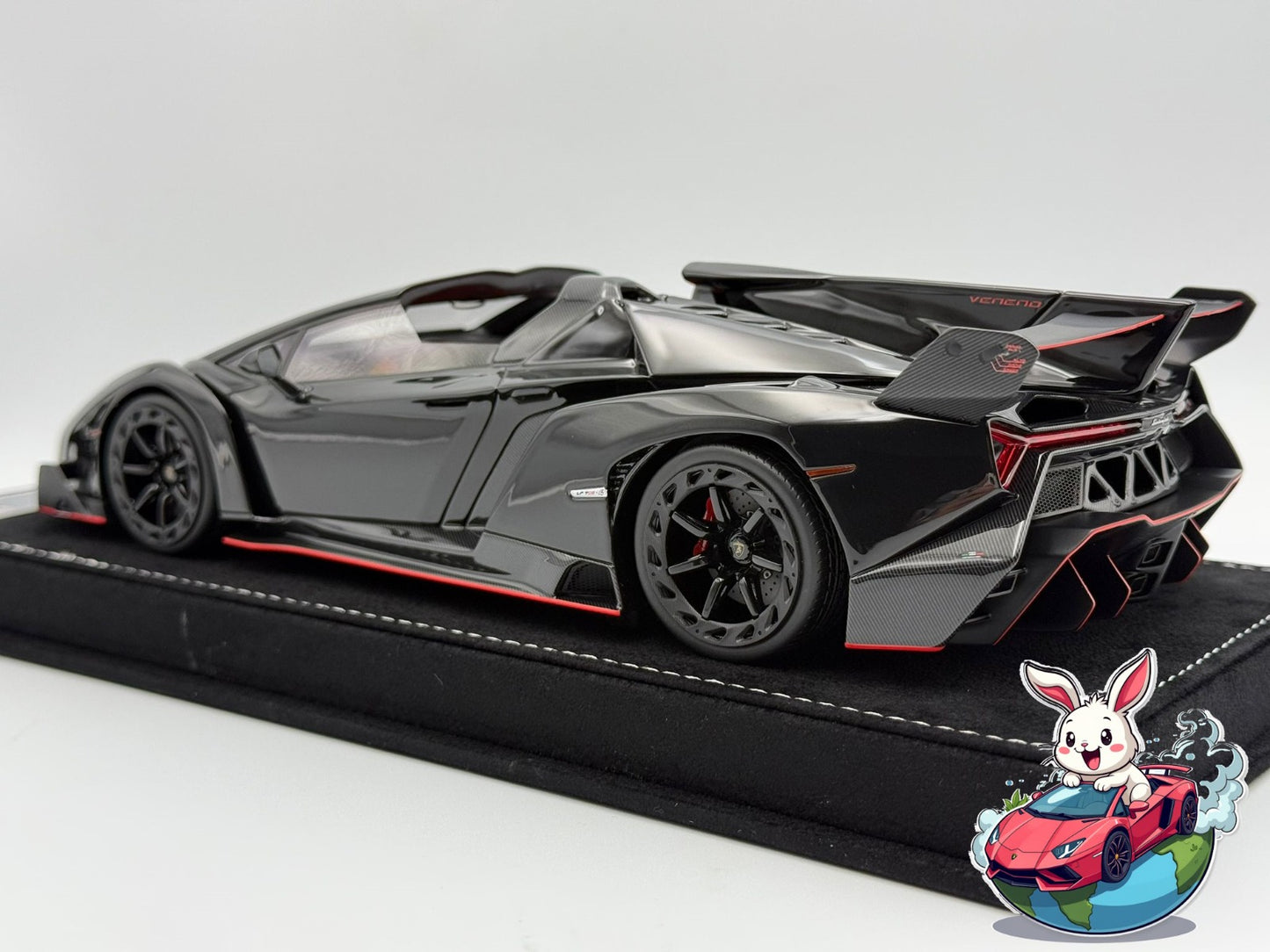 Henson & Heaven 1:18 Lamborghini Veneno Roadster (Diamond Black)
