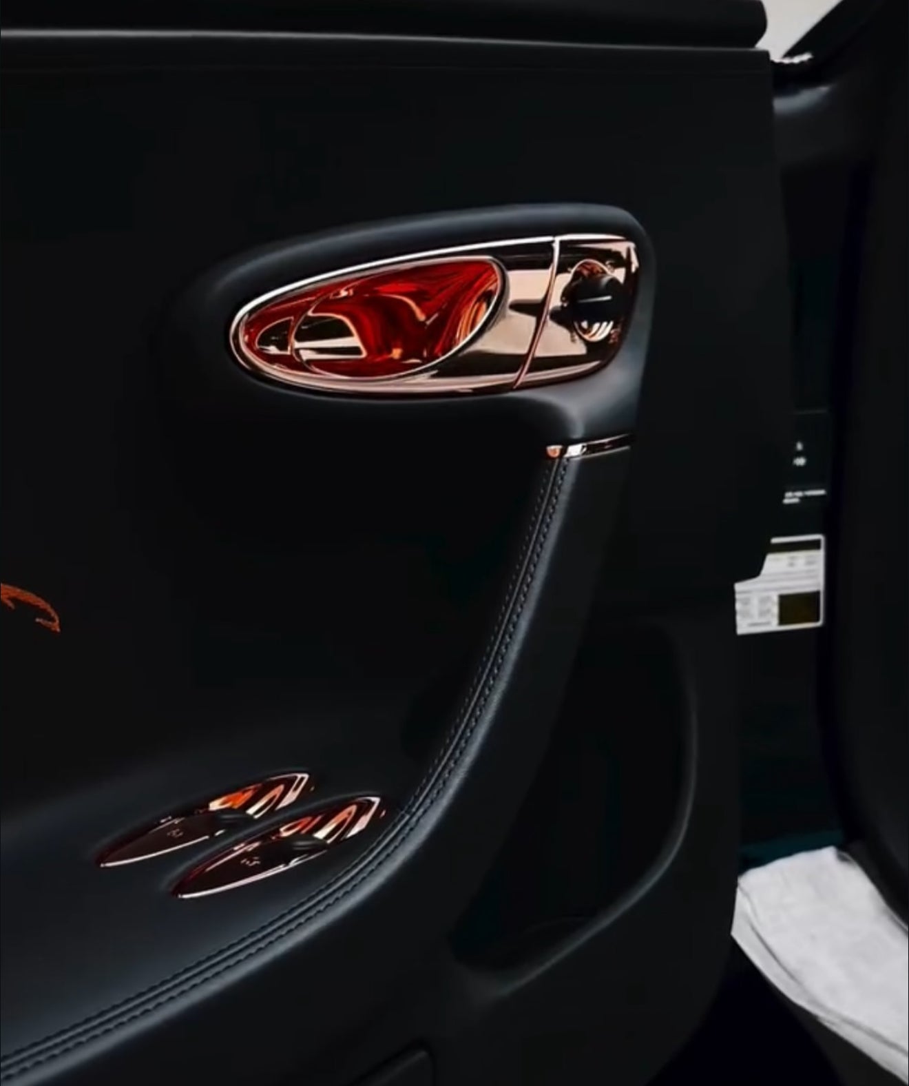 PREORDER Henson & Heaven 1:18 Bugatti Chiron Super Sport ‘Black Bess’