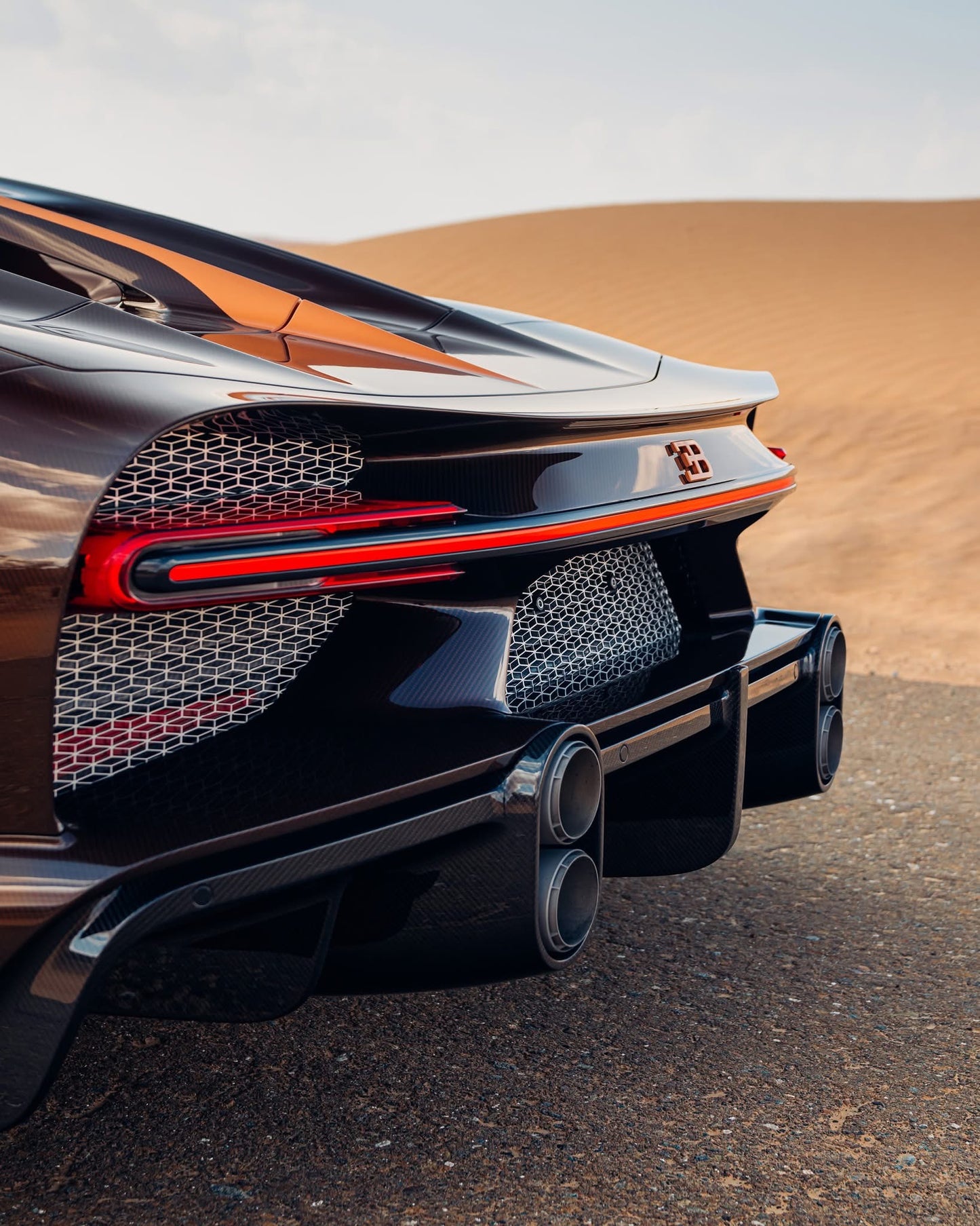 PREORDER Henson & Heaven 1:18 Bugatti Chiron Super Sport (Brown Carbon Fiber)