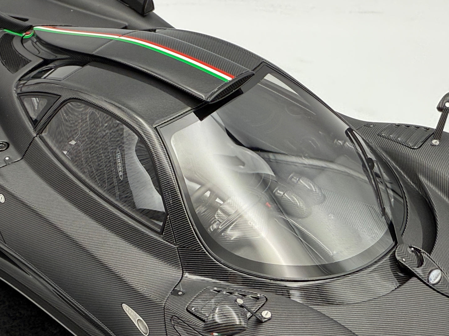 Henson & Heaven 1:18 Pagani Zonda Absolute