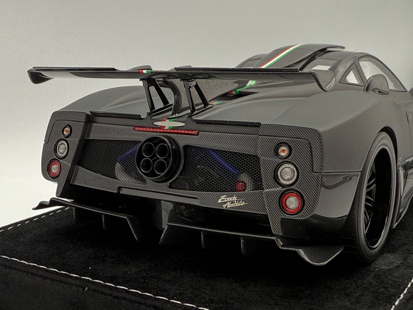 Henson & Heaven 1:18 Pagani Zonda Absolute