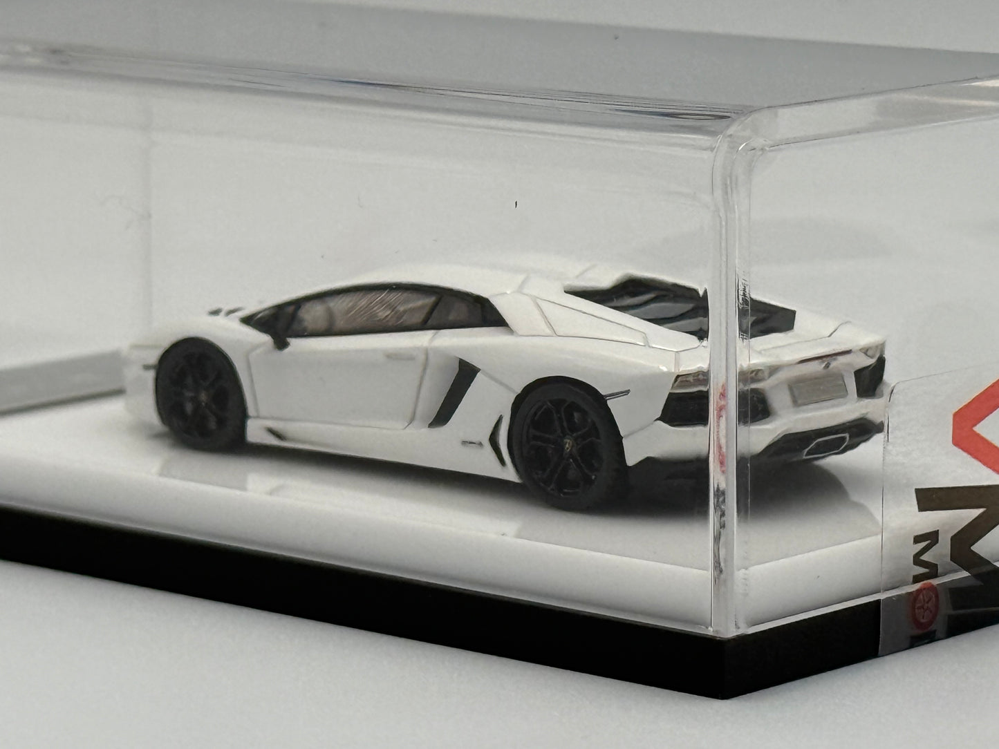 VMB 1:64 Lamborghini Aventador LP700-4 (White)