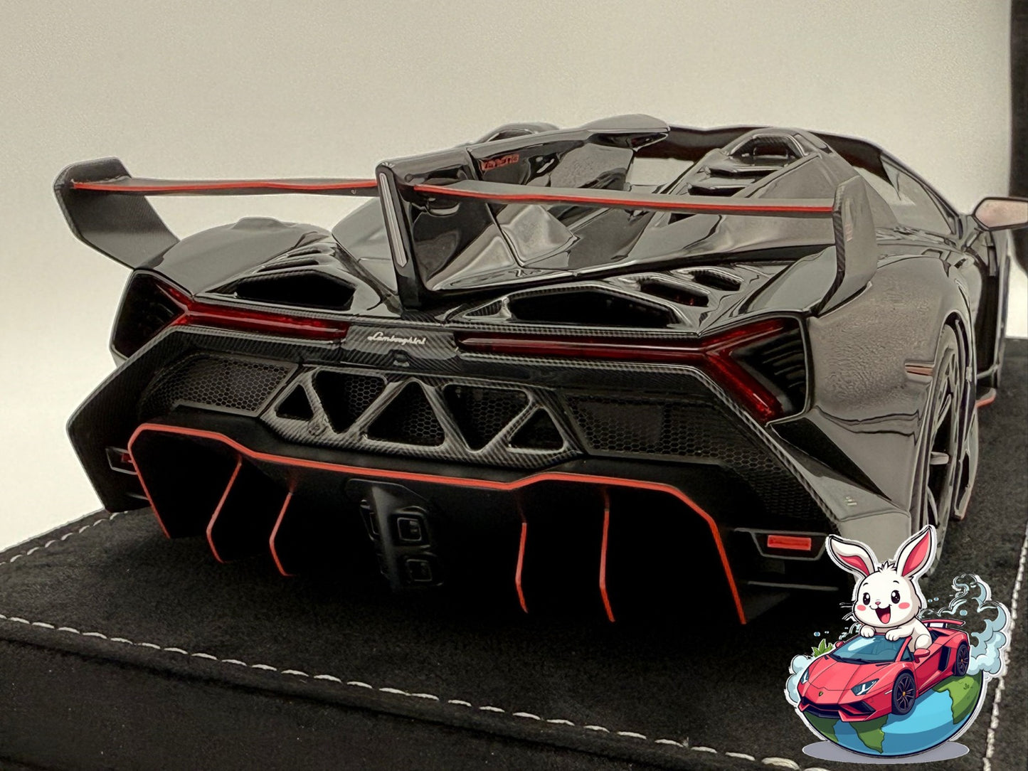 Henson & Heaven 1:18 Lamborghini Veneno Roadster (Diamond Black)