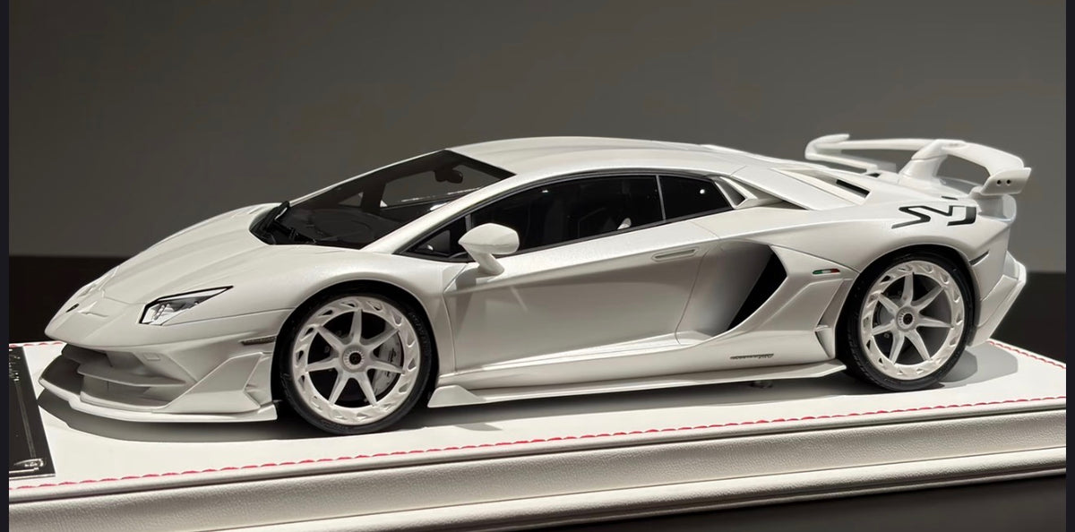 PREORDER 1:18 Lamborghini Aventador SVJ - Absolute White!