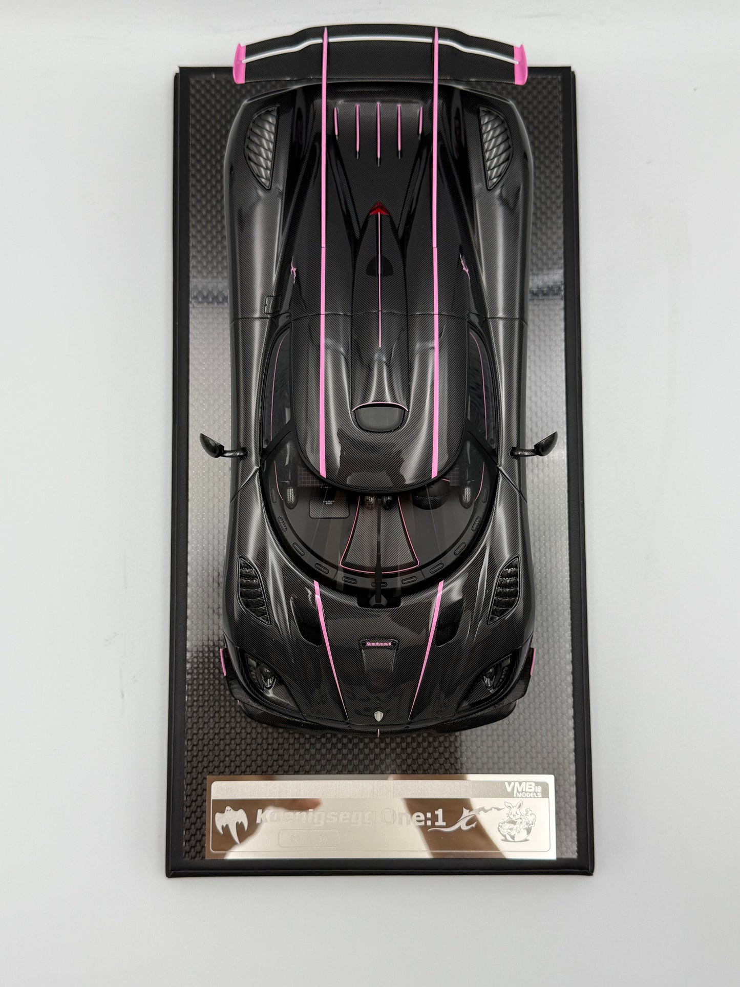 PREORDER VMB 1:18 Koenigsegg One:1 JC (Carbon/Pink)
